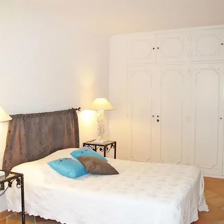 Saint-aygulf Sleeps 8 Pool Wifi بيت للعطل