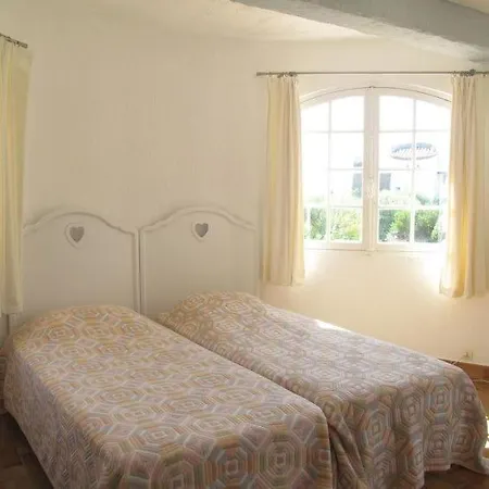 Saint-aygulf Sleeps 8 Pool Wifi